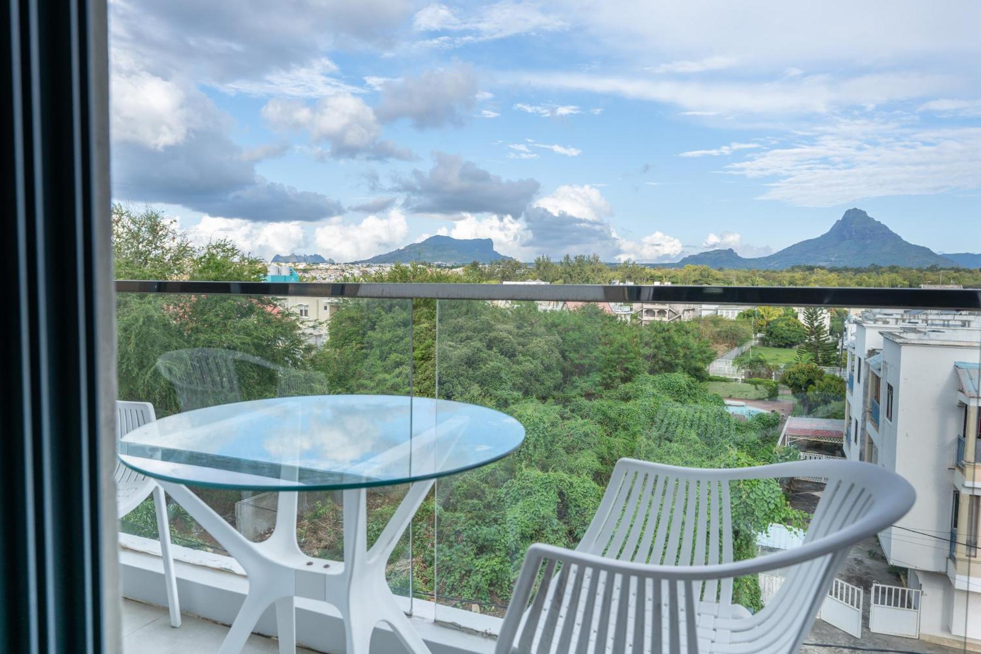 Shanti Haveli Beachfront Apartments Flic en Flac ภายนอก รูปภาพ